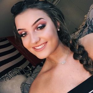 Meet your Posher, Lydia